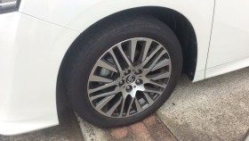 タイヤホイール前