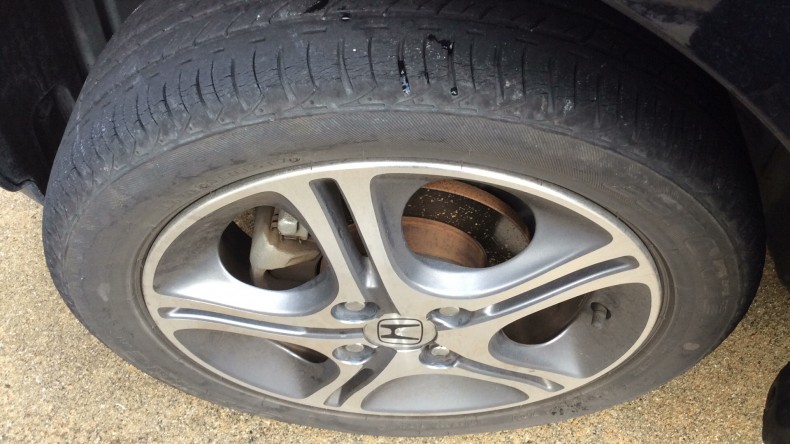 タイヤホイール前