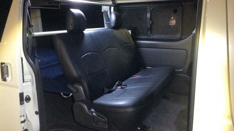 内装後方シート