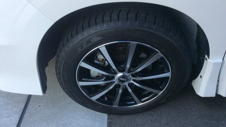 タイヤホイール前