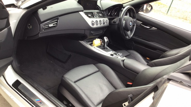 内装後方シート