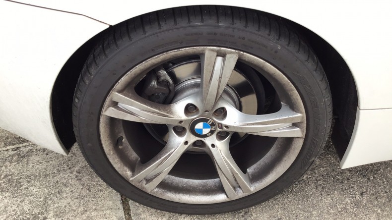 タイヤホイール前