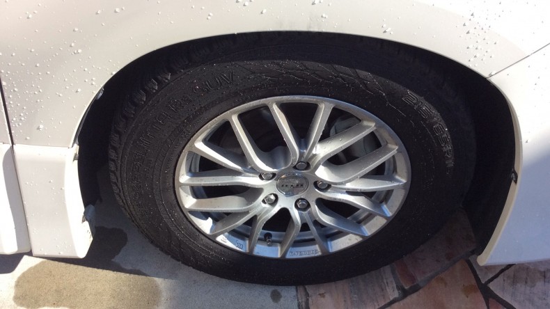 タイヤホイール前