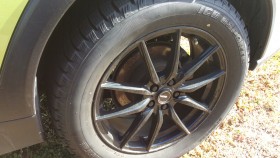 タイヤホイール前