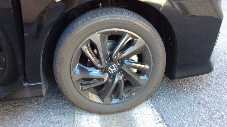 タイヤホイール前