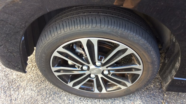 タイヤホイール前