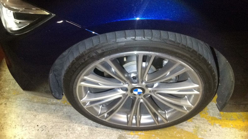 タイヤホイール前