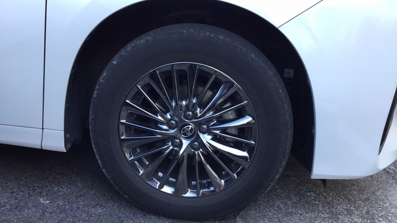 タイヤホイール前