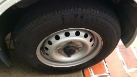 タイヤホイール前