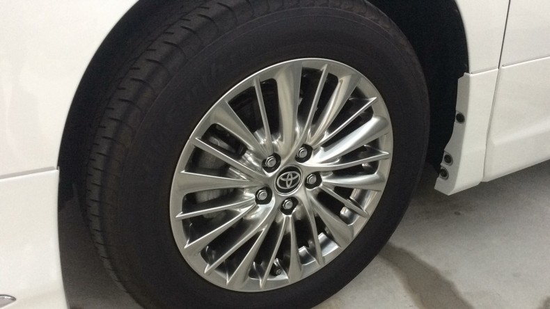 タイヤホイール前