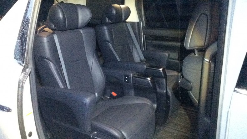 内装後方シート