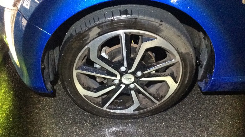 タイヤホイール前