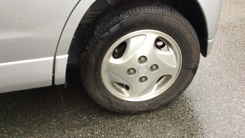 タイヤホイール前