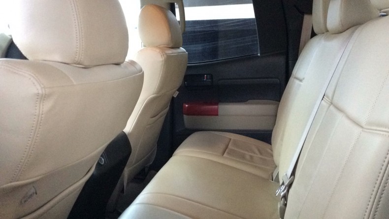 内装後方シート