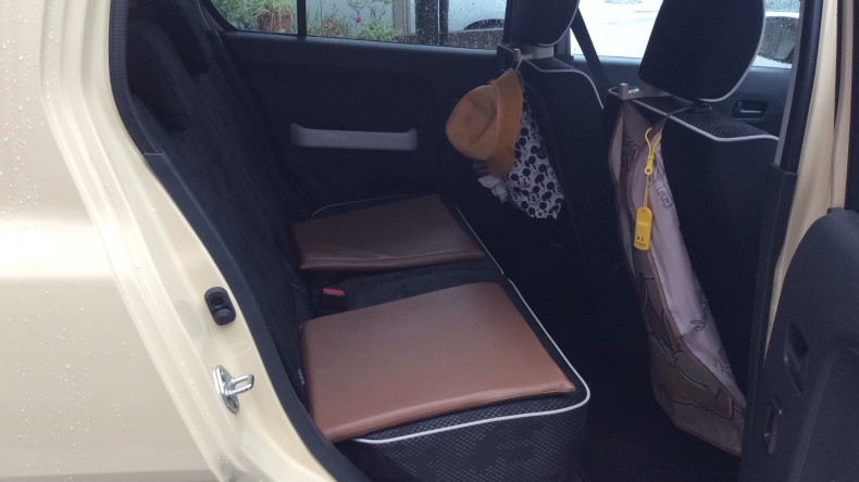 内装後方シート