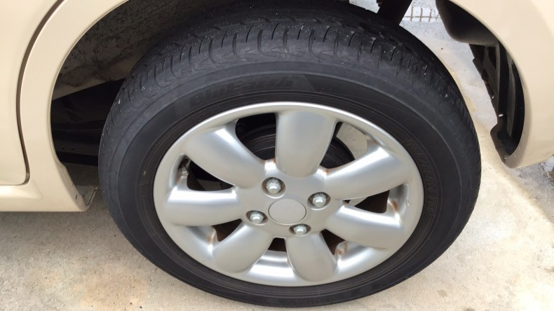 タイヤホイール前