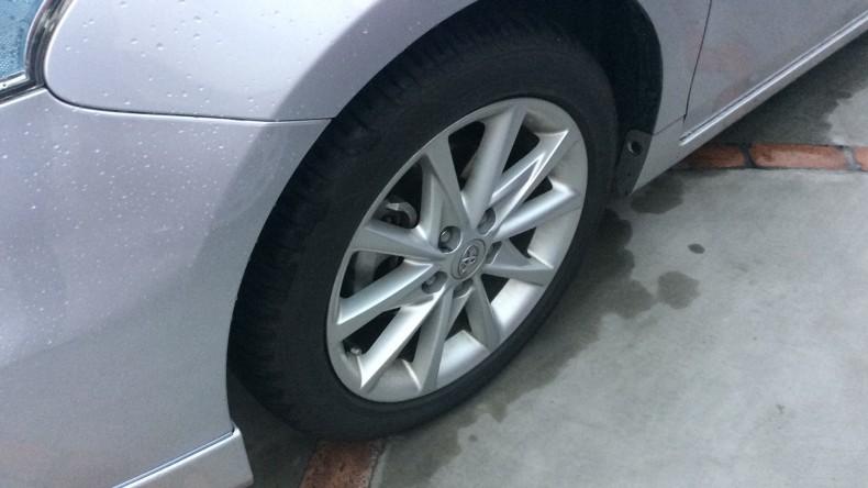 タイヤホイール前