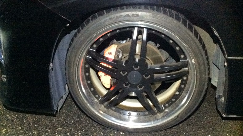 タイヤホイール前