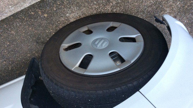 タイヤホイール前