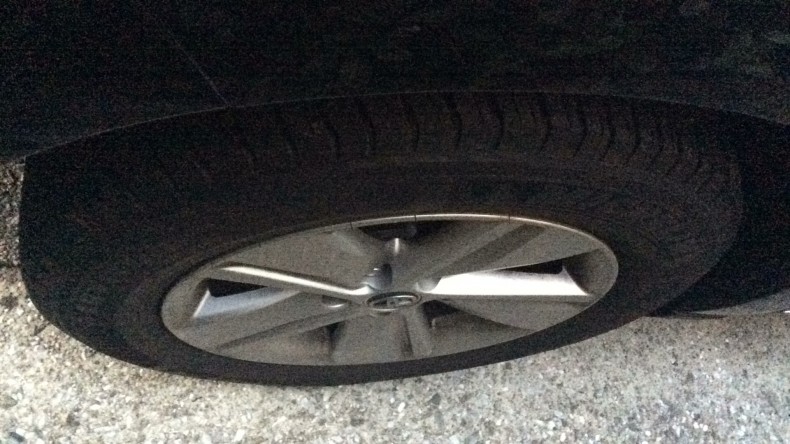 タイヤホイール前