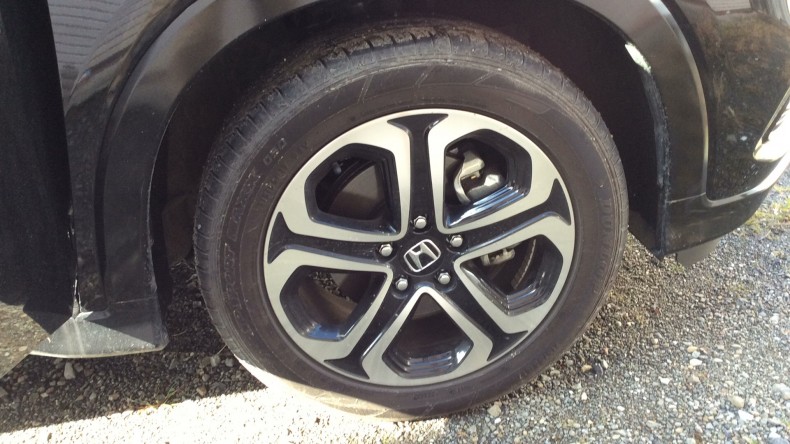 タイヤホイール前