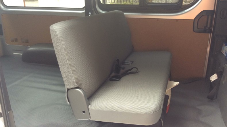 内装後方シート