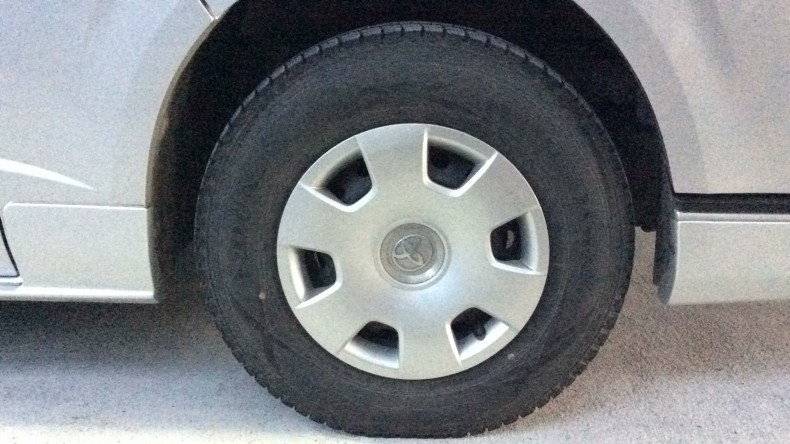 タイヤホイール前