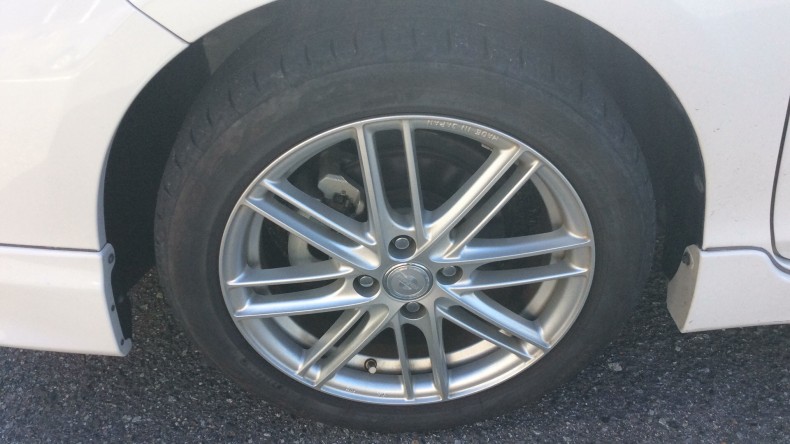 タイヤホイール前