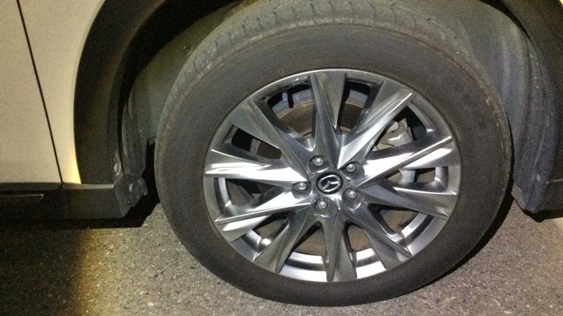 タイヤホイール前