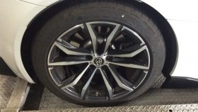 タイヤホイール前