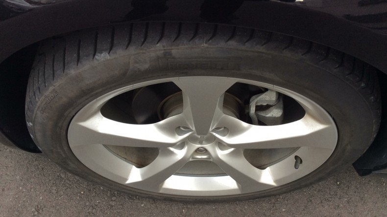 タイヤホイール前