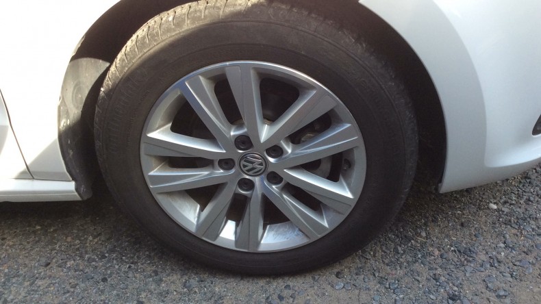 タイヤホイール前