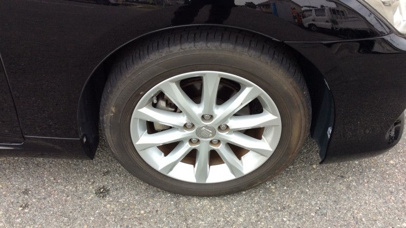 タイヤホイール前