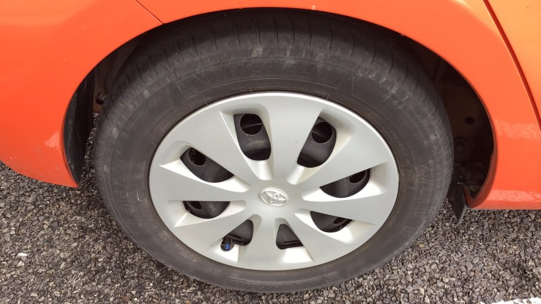 タイヤホイール前