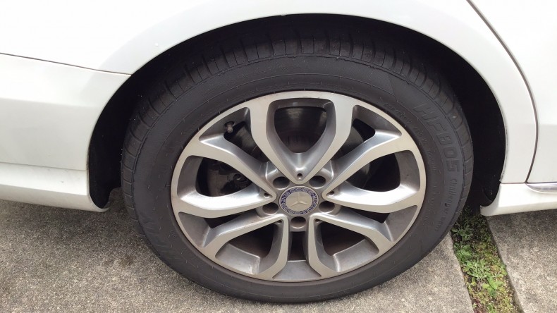 タイヤホイール前