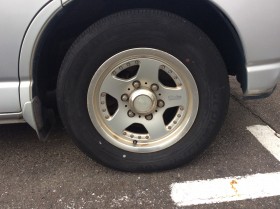 タイヤホイール前