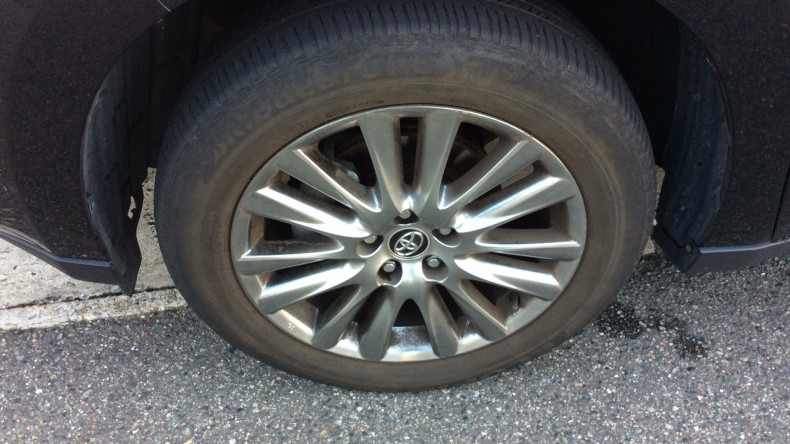 タイヤホイール前