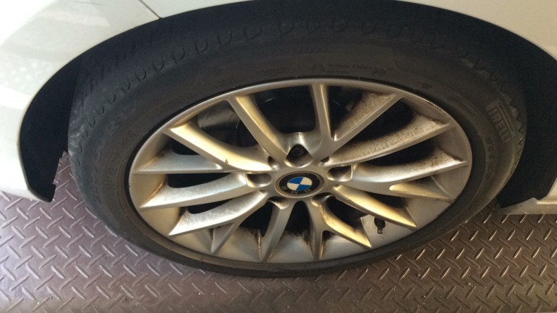 タイヤホイール前