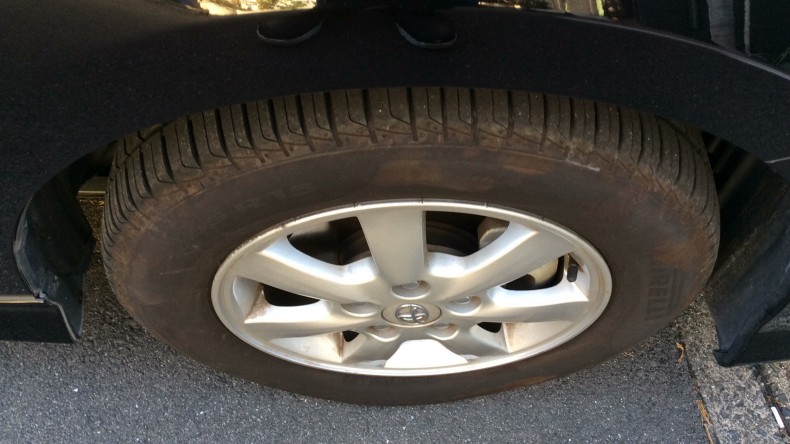 タイヤホイール前