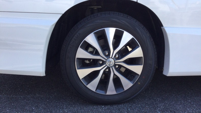 タイヤホイール前