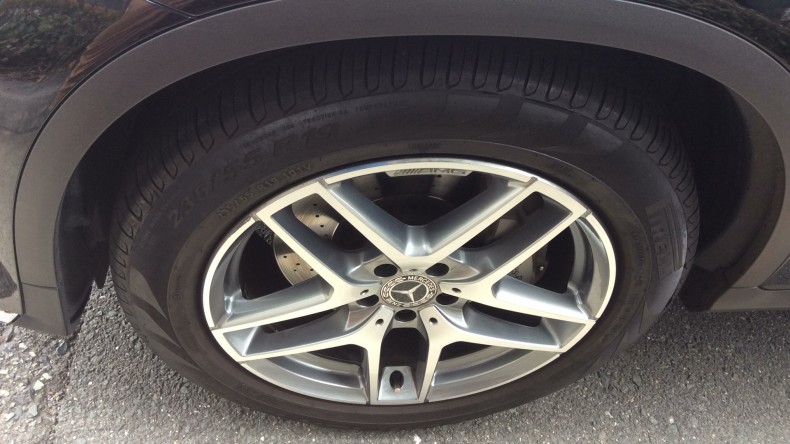 タイヤホイール前