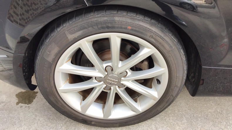 タイヤホイール前