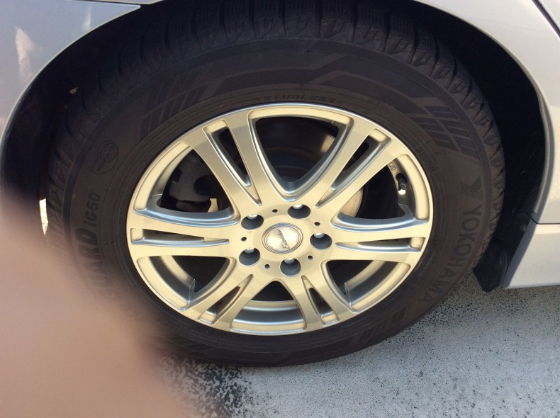 タイヤホイール前