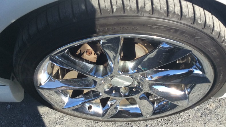 タイヤホイール前