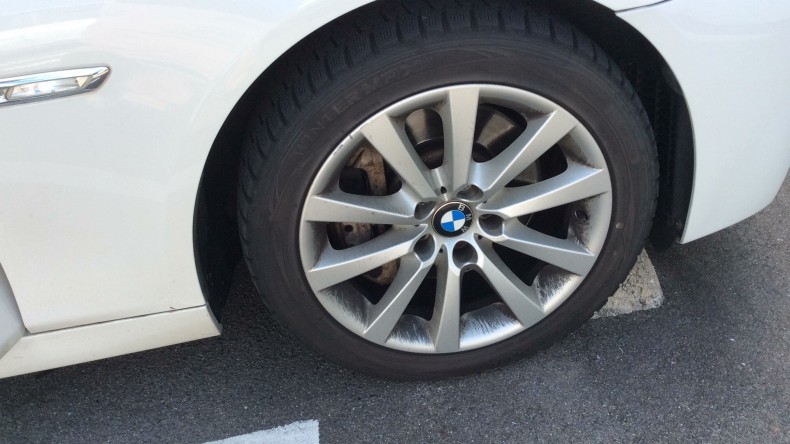 タイヤホイール前