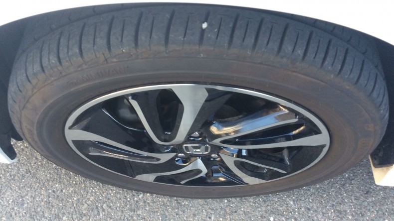 タイヤホイール前