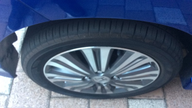 タイヤホイール前