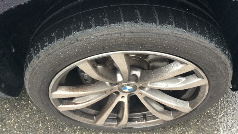 タイヤホイール前