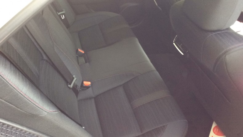 内装後方シート