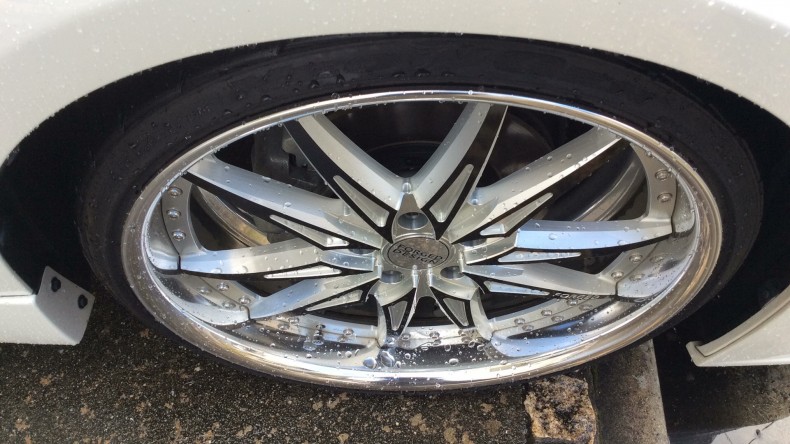 タイヤホイール前